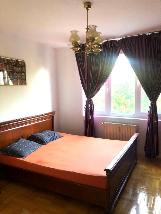 Vintage Bucharest Apartment Eksteriør billede